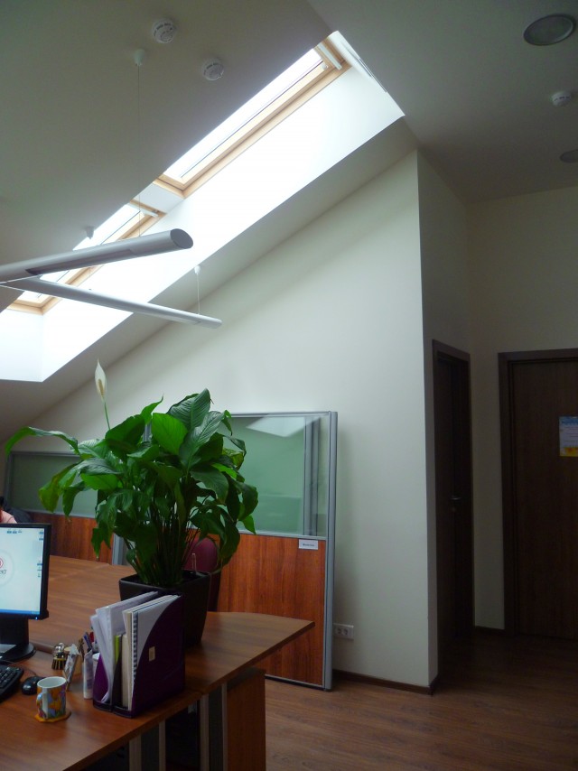     (Velux)